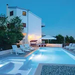 Appartamento Family 4-Bdr Apartment With Pool Klis