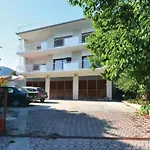 Family 4-Bdr Apartment With Pool *