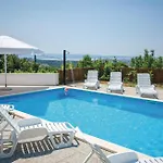 Family 4-Bdr Apartment With Pool Appartamento Klis