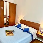 Family 4-Bdr Apartment With Pool Klis