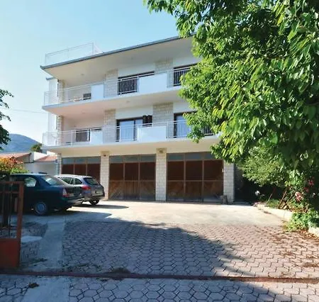 Spacious With Swimming Pool *