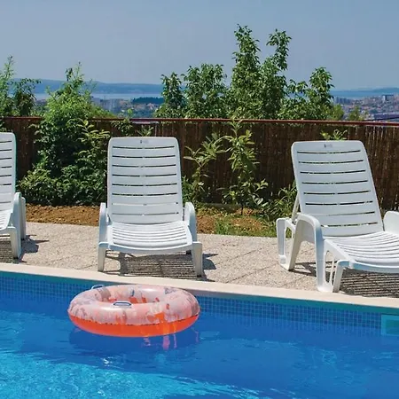 Family 4-bdr With Pool Appartement Klis