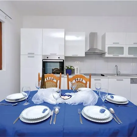 Family 4-Bdr Apartment With Pool * Klis