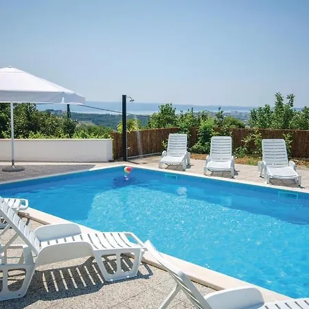 Family 4-bdr With Pool Appartement Klis