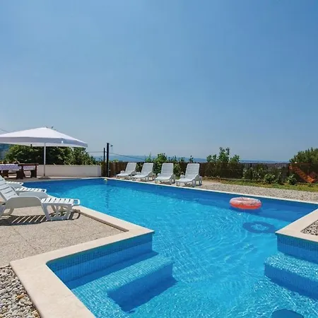 Family 4-bdr With Pool *