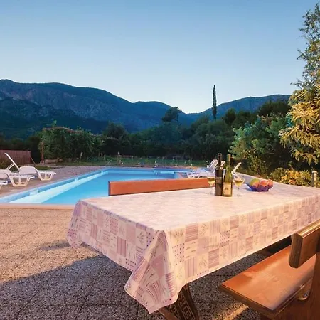 Spacious With Swimming Pool