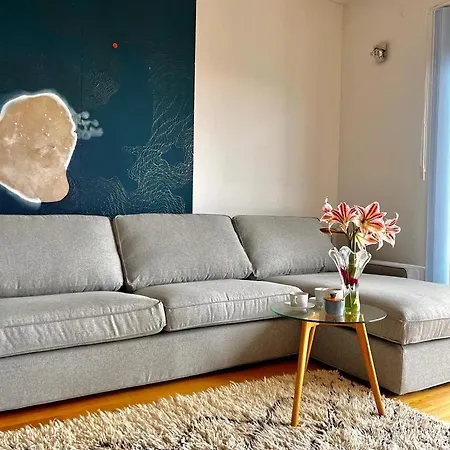 Spacious With Swimming Pool Apartment *