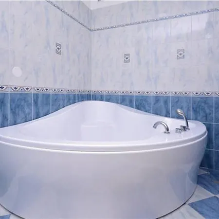 Apartment Spacious With Swimming Pool
