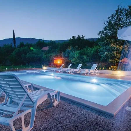 Spacious With Swimming Pool * Klis