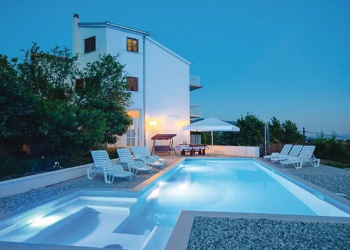 דירה Family 4-Bdr Apartment With Pool Klis