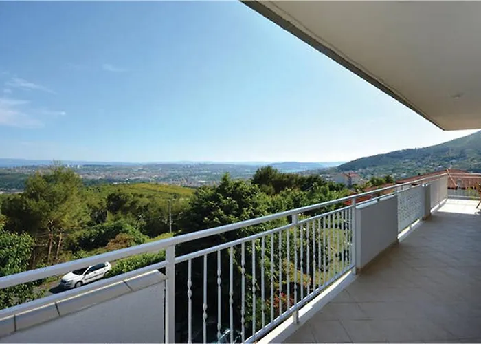 Family 4-Bdr Apartment With Pool דירה