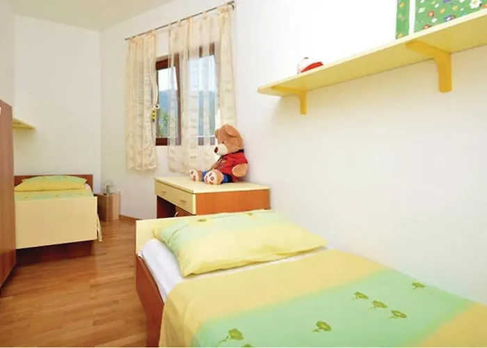 Family 4-Bdr Apartment With Pool