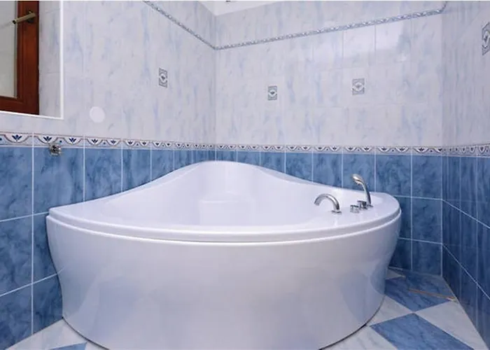דירה Family 4-Bdr Apartment With Pool