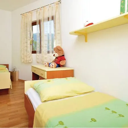 Family 4-Bdr Apartment With Pool