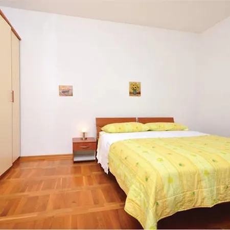 Lägenhet Family 4-Bdr Apartment With Pool Klis