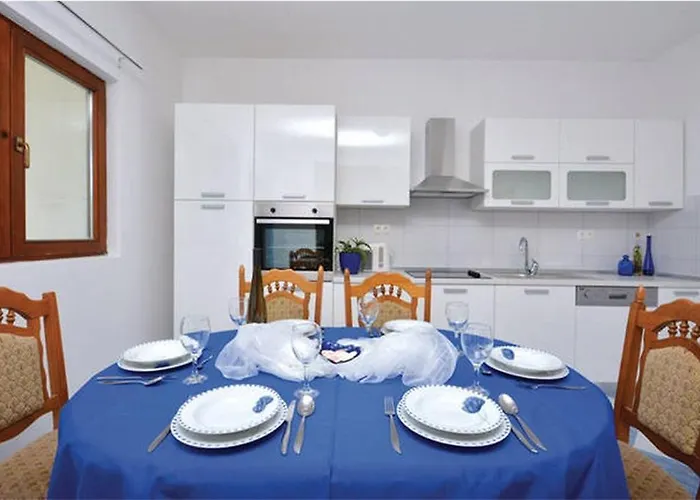 Family 4-Bdr Apartment With Pool * Klis