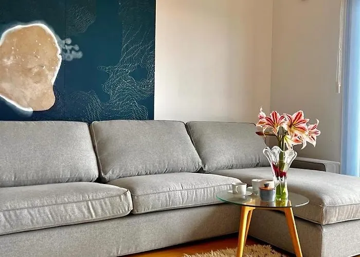 Family 4-Bdr Apartment With Pool Apartment *
