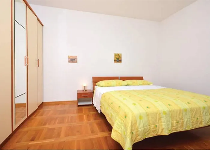 Lägenhet Family 4-Bdr Apartment With Pool Klis