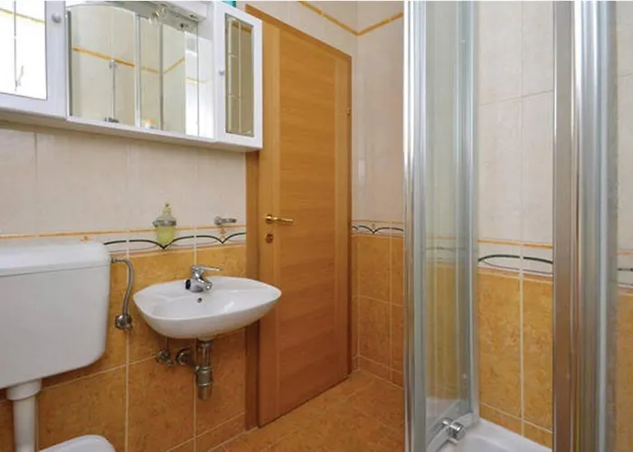Family 4-Bdr Apartment With Pool Klis
