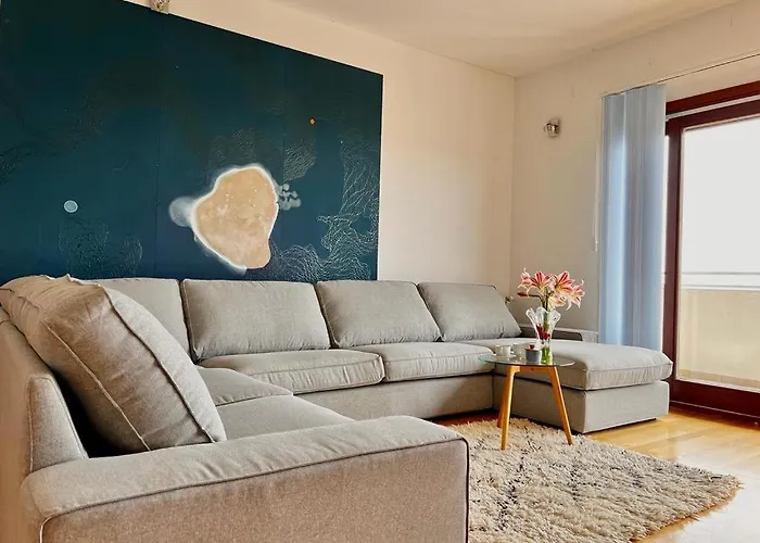Family 4-Bdr Apartment With Pool