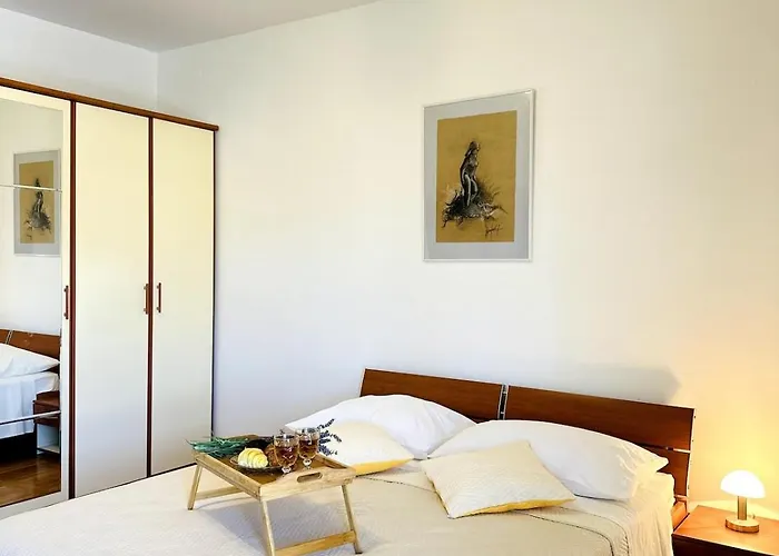 Family 4-Bdr Apartment With Pool