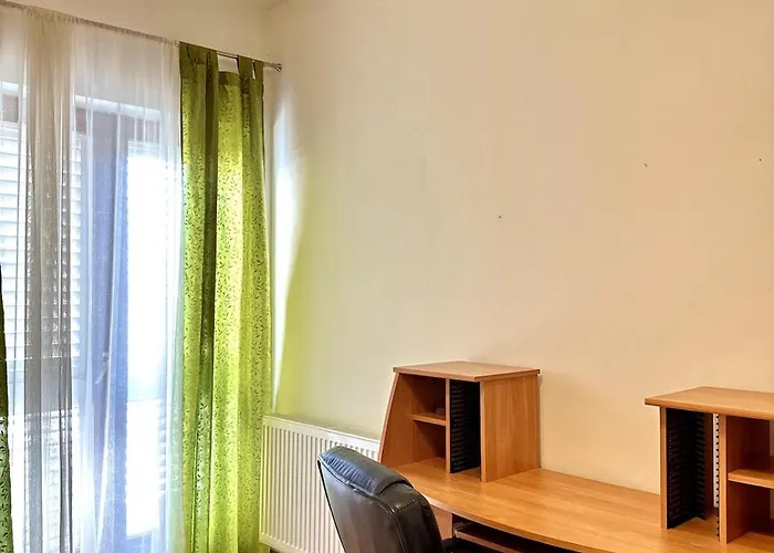 Family 4-Bdr Apartment With Pool *
