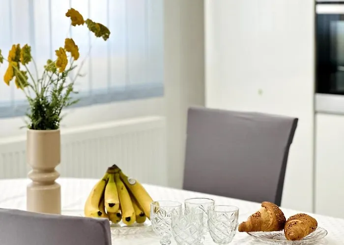 Family 4-Bdr Apartment With Pool *